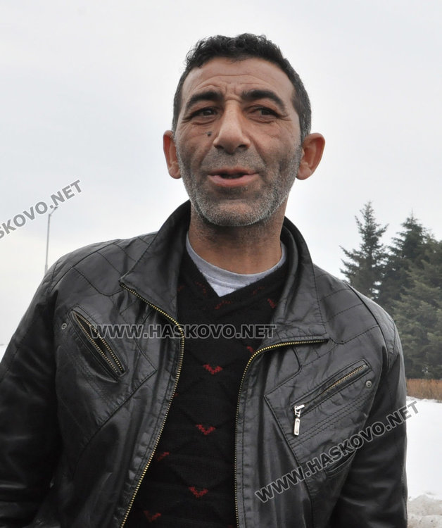 Форд се заби в камион с безалкохолни на пътния възел в Орфей