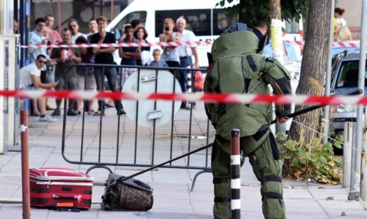 Изоставен куфар вдигна на крак полицията в София