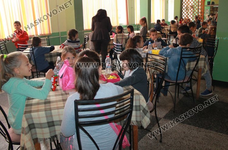 Столът в училище "Алеко Константинов"