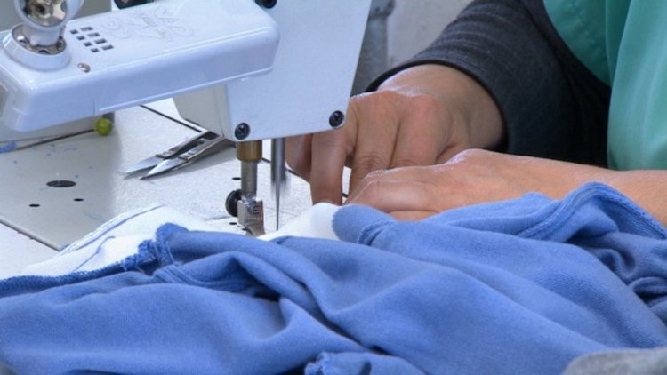 Шивачки от Дупница живеят без заплата повече от три месеца