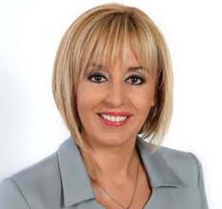 Мая Манолова