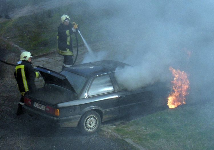 Трима гамени подпалили" Хонда" са задържани,трошили я и преди година