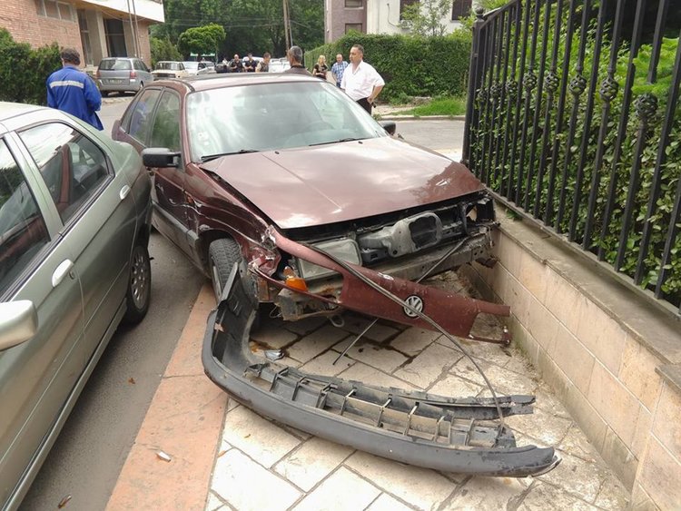„Фолксваген“ спори за предимство с „Опел“,резултатът-огънати ламарини