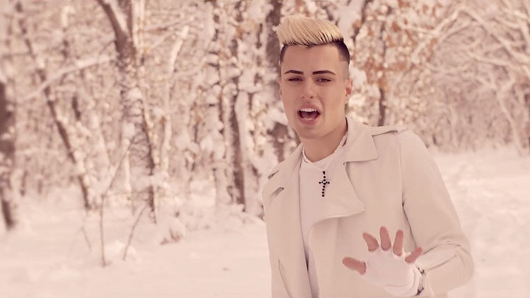 Павел Нохчев побеждава егото си в новия клип на песента „Шанс“ (видео)