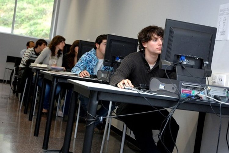 Месец на Америка в Кърджали: Георги Гачев напътства децата за безопасен интернет