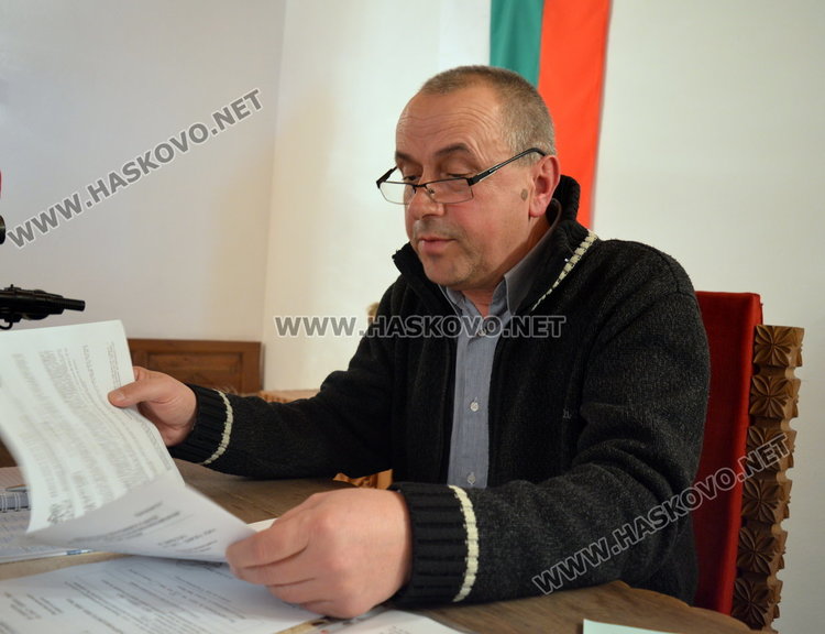 Кметът на селото напълно подкрепя исканията на населението и днес е разговарял със служебния министър на вътрешните работи за спешно съдействие