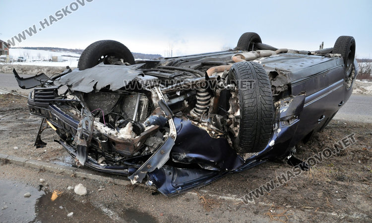 Шофьор се обърна с Мepцедес по пътя от Димитровград към Хасково