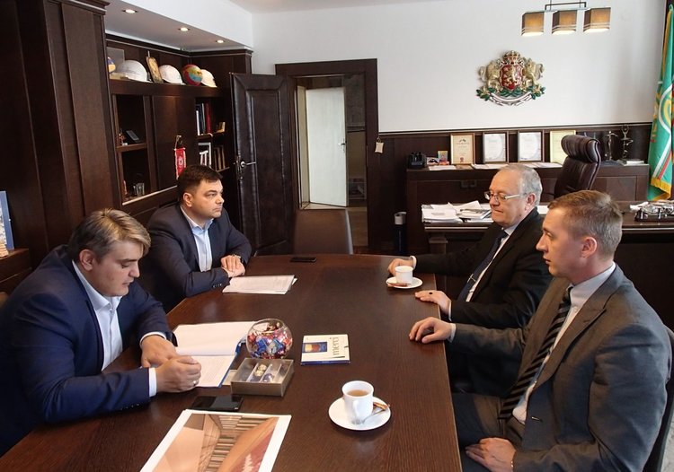 Кметът Иво Димов се е срещнал днес с представители на ТУ -Варна, снимка - Община Димитровград