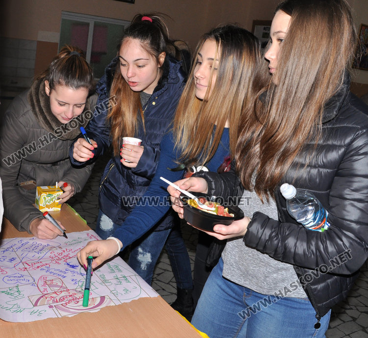 Любовният тапет на Младежкия с първа спирка в Езиковата гимназия