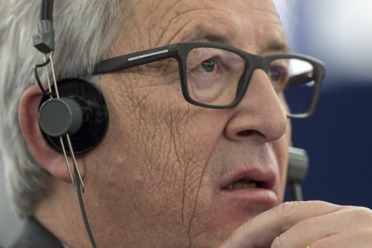 Юнкер отвръща на удара, реформира ”комитологията”