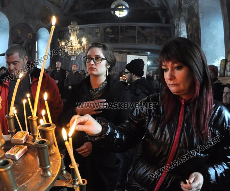 С мед и курбан почетоха Св.Харалампий в село Черногорово