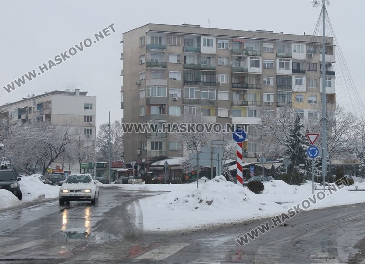 Нов снеговалеж над Димитровград, пътищата проходими