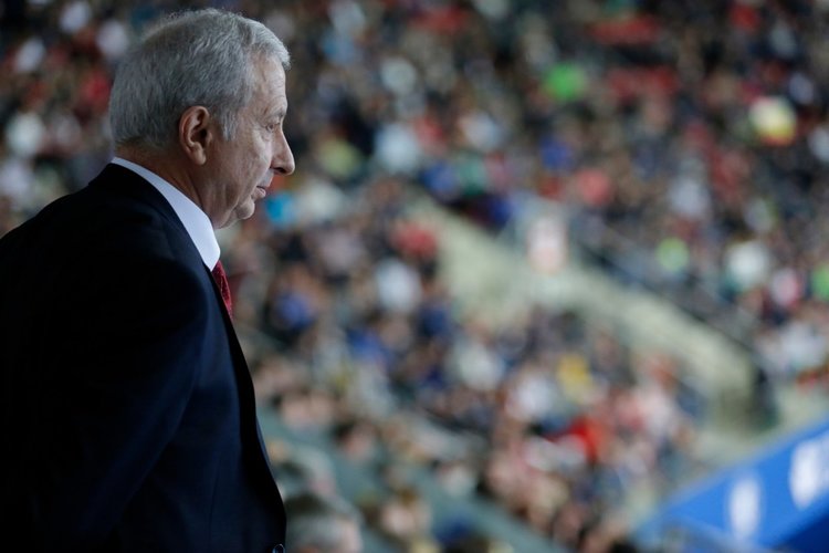 Заради Гришо: Премиерът Герджиков емоционален на трибуната на "Арена Армеец" (Снимки)