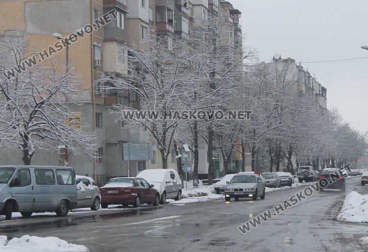 Нов снеговалеж над Димитровград, пътищата проходими