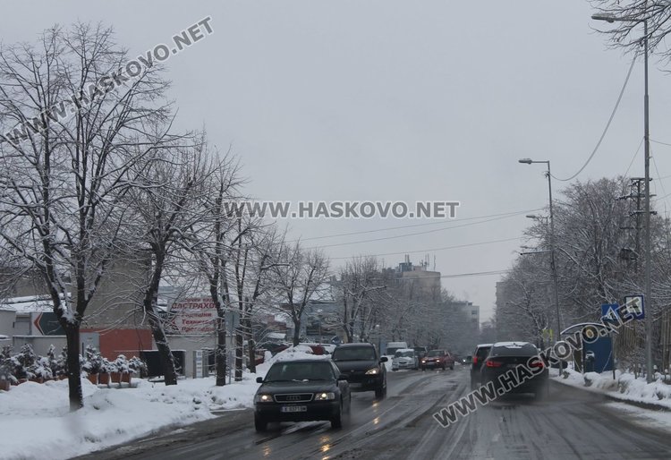 Нов снеговалеж над Димитровград, пътищата проходими