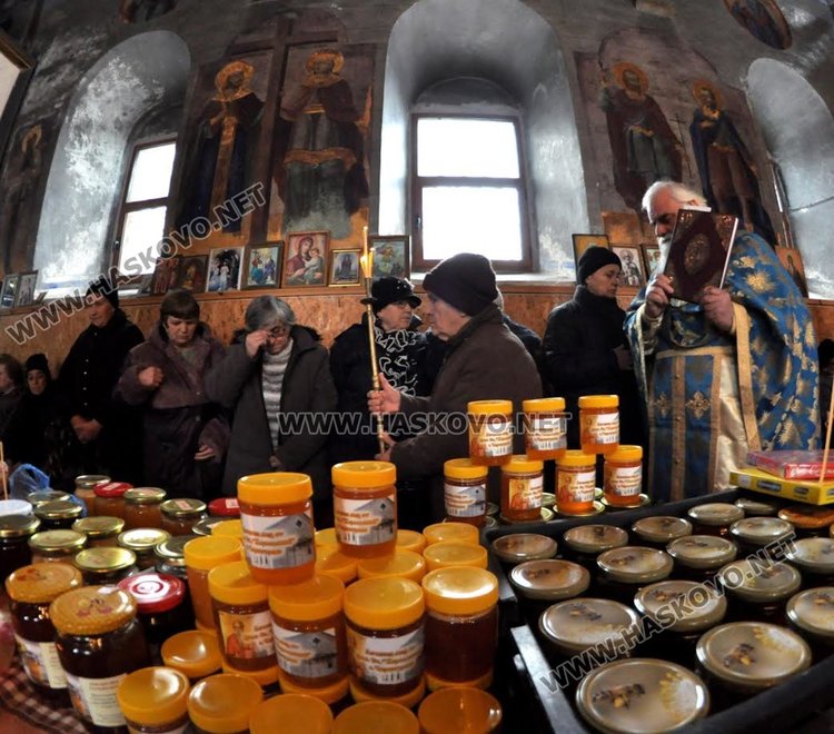 С мед и курбан почетоха Св.Харалампий в село Черногорово