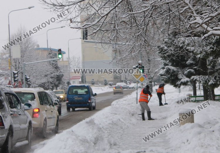 Нов снеговалеж над Димитровград, пътищата проходими