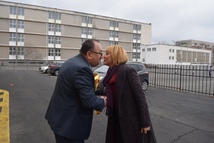 Мая Манолова:Кърджали има омбудсман,затова жалбите тук до мен са по-малко