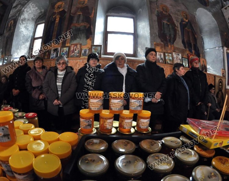 С мед и курбан почетоха Св.Харалампий в село Черногорово
