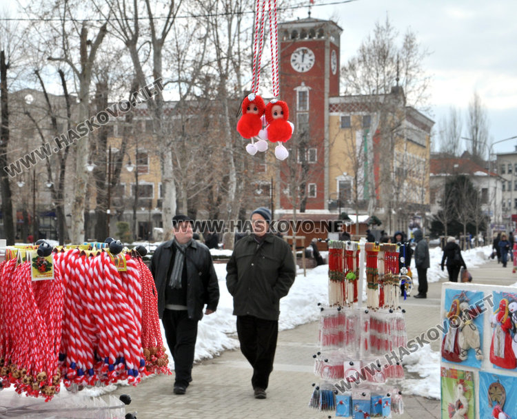 Хасковлии купуват мартеници за роднини в чужбина