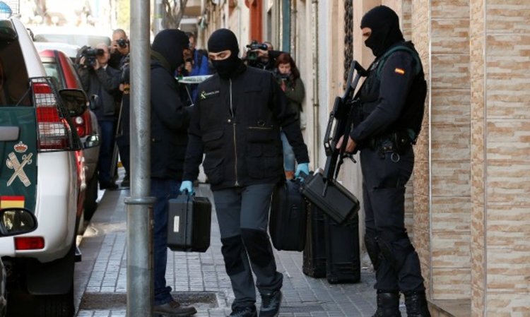 Арестуваха българи в Испания, участвали в наркомрежа