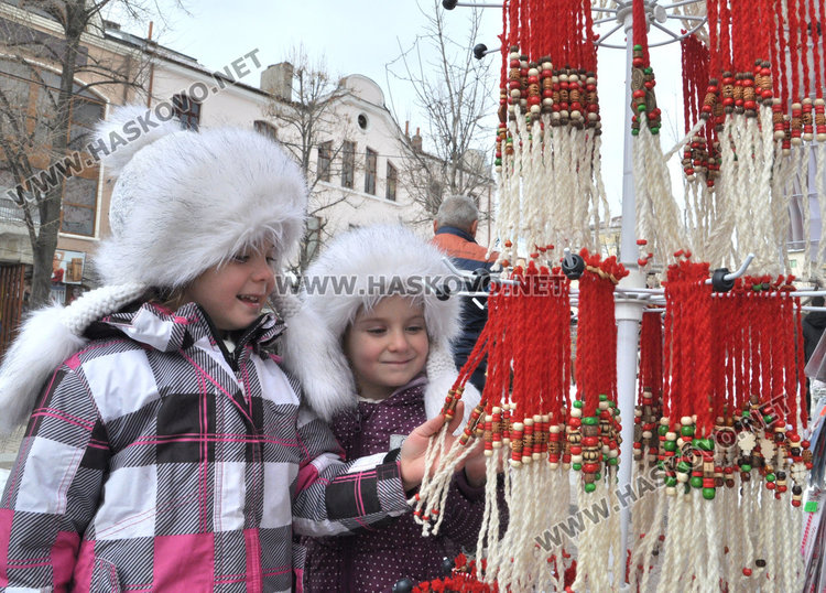 Хасковлии купуват мартеници за роднини в чужбина
