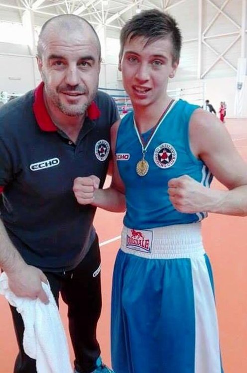 Треньорът Людмил Димитров с възпитаника си Емирджан Мехмед