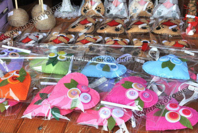 Сърца и послания със захар в шише хит за Свети Валентин