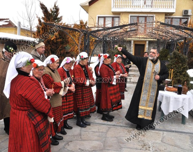 Трифон Зарезан в аванс отбелязаха днес в димитровградското село Добрич