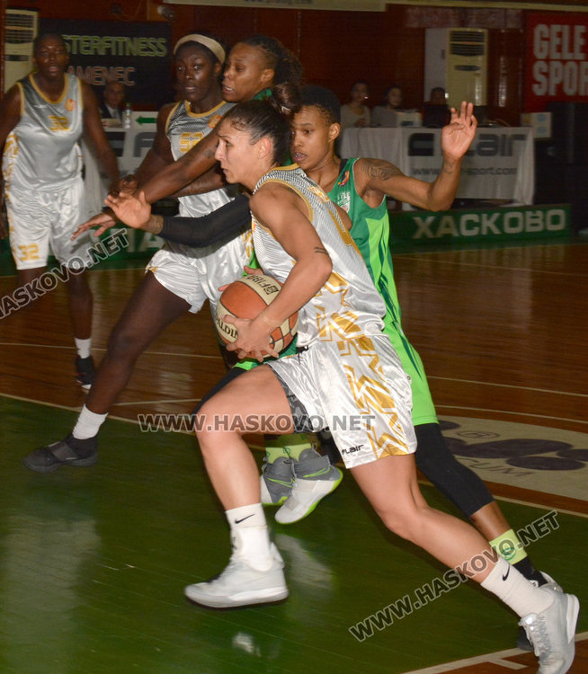 Хасково победи Берое и затвърди лидерството, бой прекъсна мача