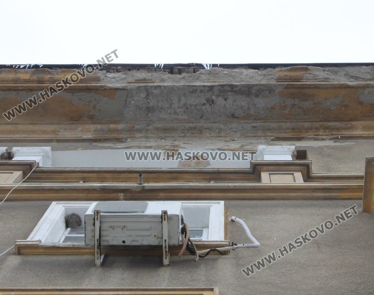 Призовават собствениците на блок на бул."Благоев" да ремонтират фасадата му