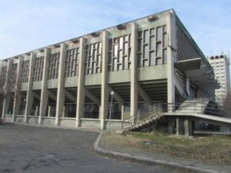 Спортната зала в Кърджали се нуждае от спешен ремонт