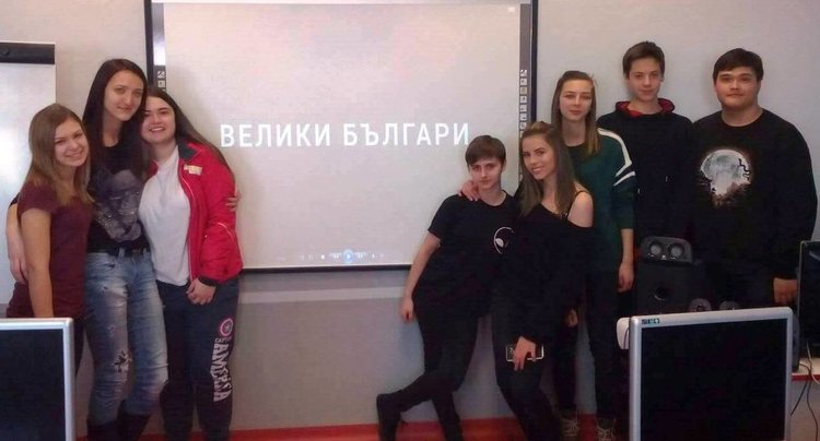 Ученици от ПМГ направиха филм за великите българи, Левски води класацията