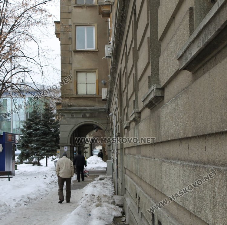 Рущащите се блокове са опасност за минувачите