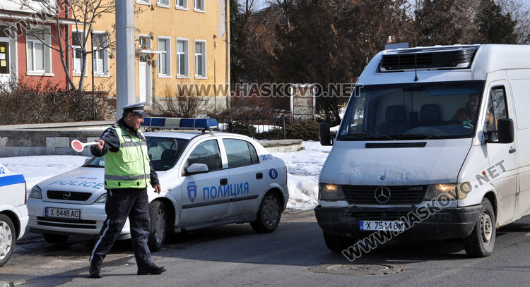 Трима изгърмяха в акцията на полицията, двама се разминаха на косъм