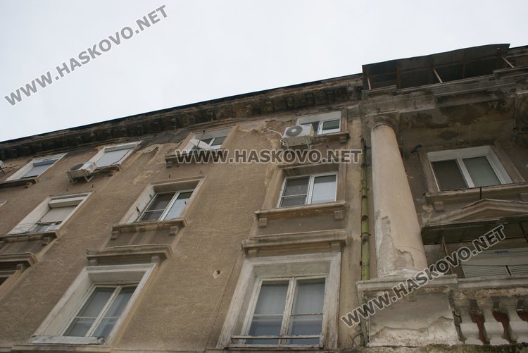 Собствениците имат тримесечен срок да предприемат дейности по ремонта на потенциално опасната фасада