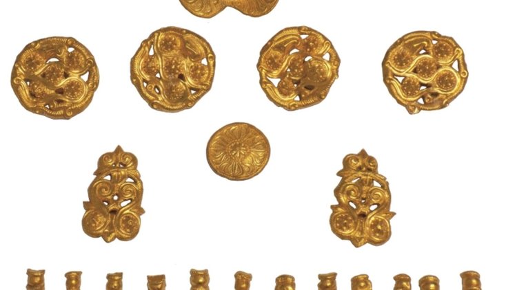 Златен начелник и комплект апликации за конска амуниция. 320-280 г. пр. Хр. Златно съкровище от надгробна могила в м. Силихляр под връх Канара, землището на гр. Приморско