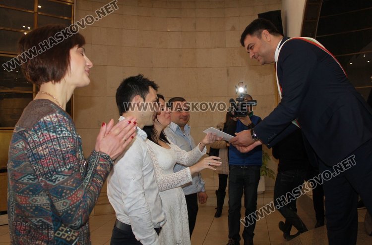 Влюбени двойки сключиха граждански брак на Св.Валентин 