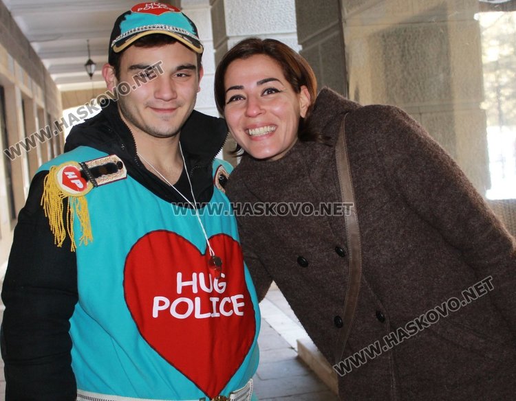 Полиция на прегръдките шества отново из Димитровград на Св.Валентин