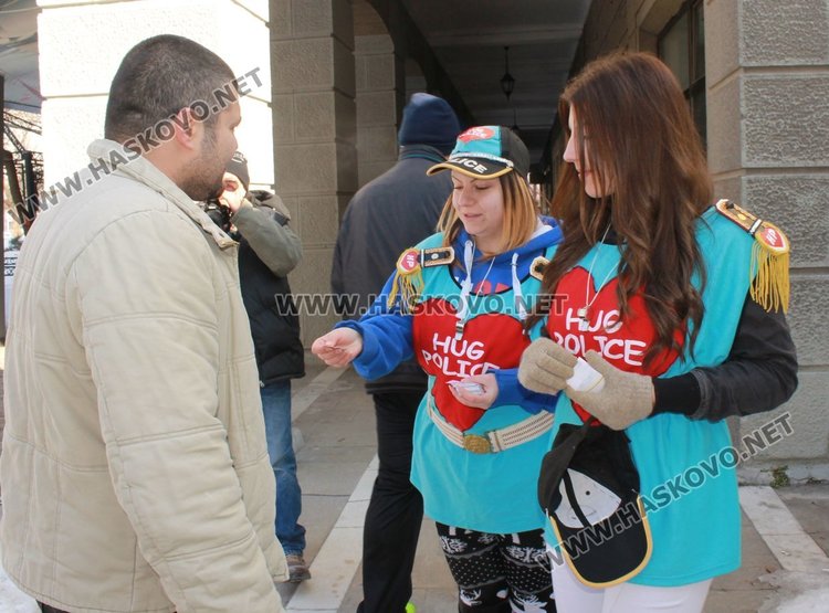 Полиция на прегръдките шества отново из Димитровград на Св.Валентин