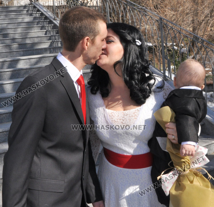 След 6 г. съжителство Таня и Делчо сключиха брак в Деня на влюбените