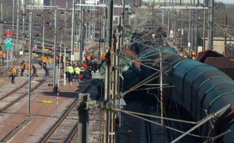 Пътнически и товарен влак се удариха в Люксембург 