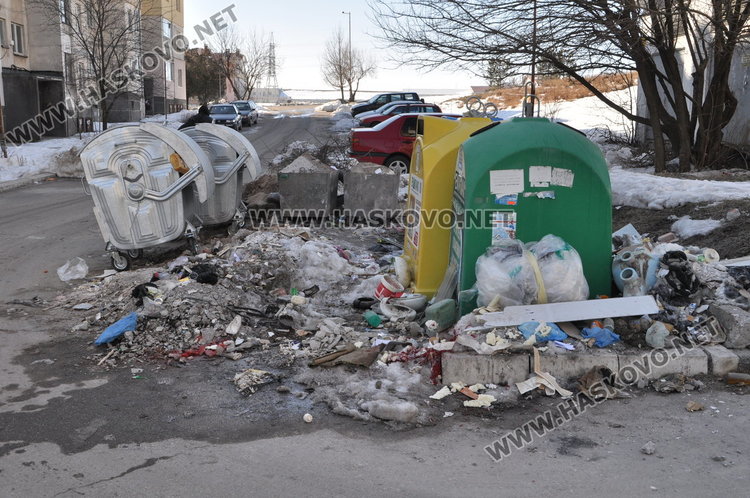Бадема тъне в боклук, търсят кой изхвърля строителни отпадъци 