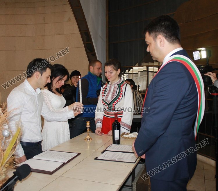 Влюбени двойки сключиха граждански брак на Св.Валентин 