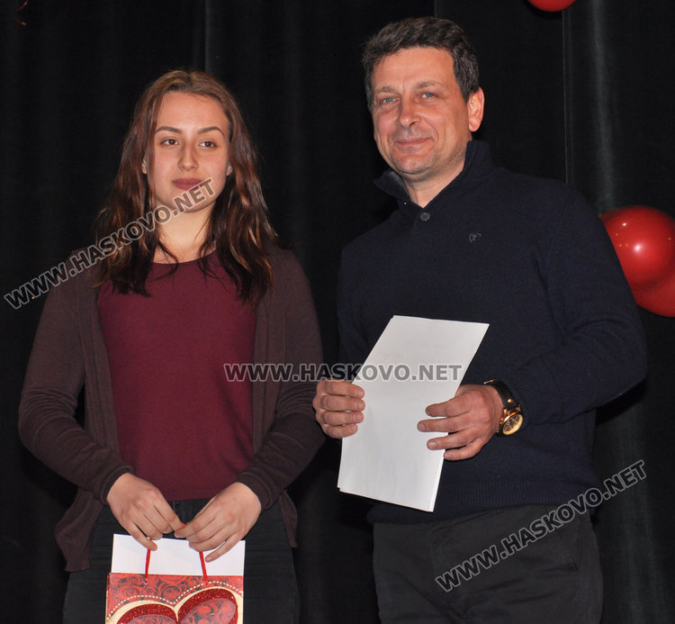 Награди от конкурса “Чудото любов“ тръгнаха от Хасково към цяла България