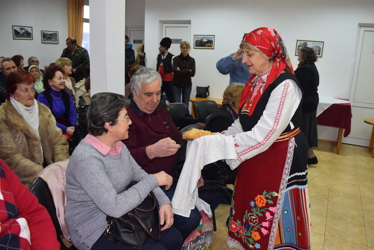 Посрещнаха Трифон Зарезан във Военния клуб