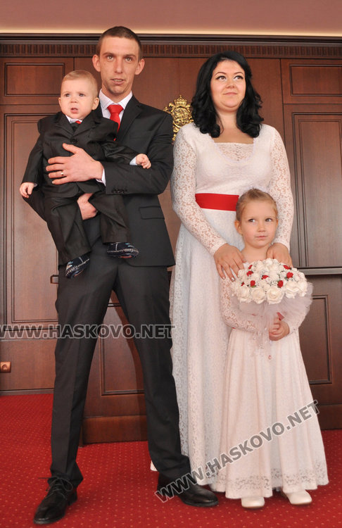 След 6 г. съжителство Таня и Делчо сключиха брак в Деня на влюбените