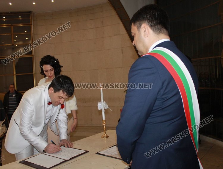 Влюбени двойки сключиха граждански брак на Св.Валентин 