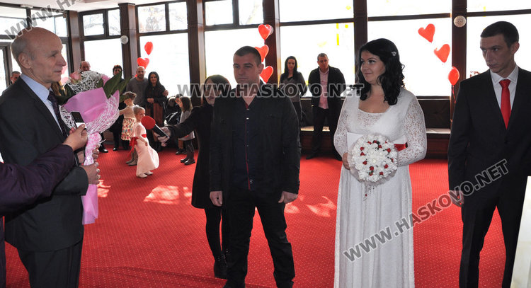 След 6 г. съжителство Таня и Делчо сключиха брак в Деня на влюбените