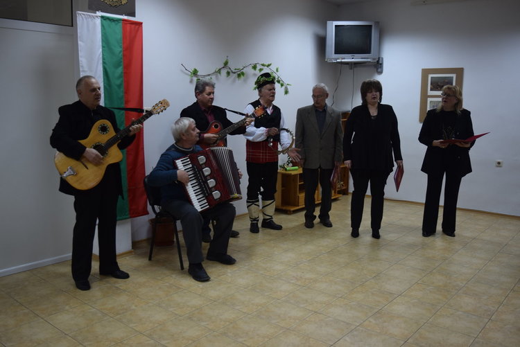 Посрещнаха Трифон Зарезан във Военния клуб